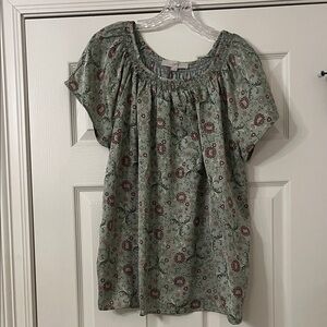 LOFT Sage Green Floral Blouse scoop neck size L. Like new condition